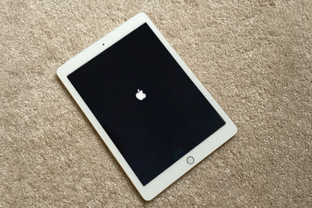 Sửa iPad Cứ Lên Táo Rồi Tắt: Nguyên Nhân & 5 Cách Khắc Phục Nhanh - Hình 1 Sửa iPad Cứ Lên Táo Rồi Tắt: Nguyên Nhân & 5 Cách Khắc Phục Nhanh - Hình 1