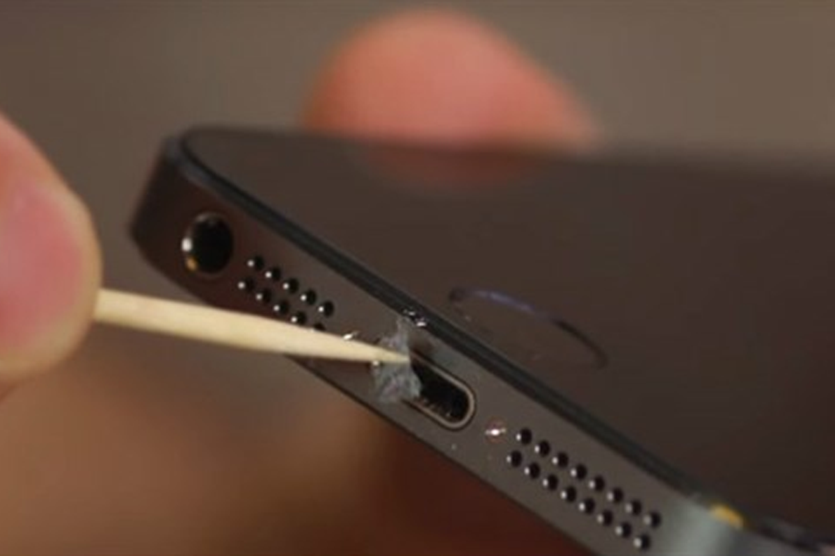 iPhone Sạc Chậm Chờn Lúc Nhận Lúc Không? 8 Cách Sửa Nhanh Tại Nhà - Hình 1 iPhone Sạc Chậm Chờn Lúc Nhận Lúc Không? 8 Cách Sửa Nhanh Tại Nhà - Hình 1