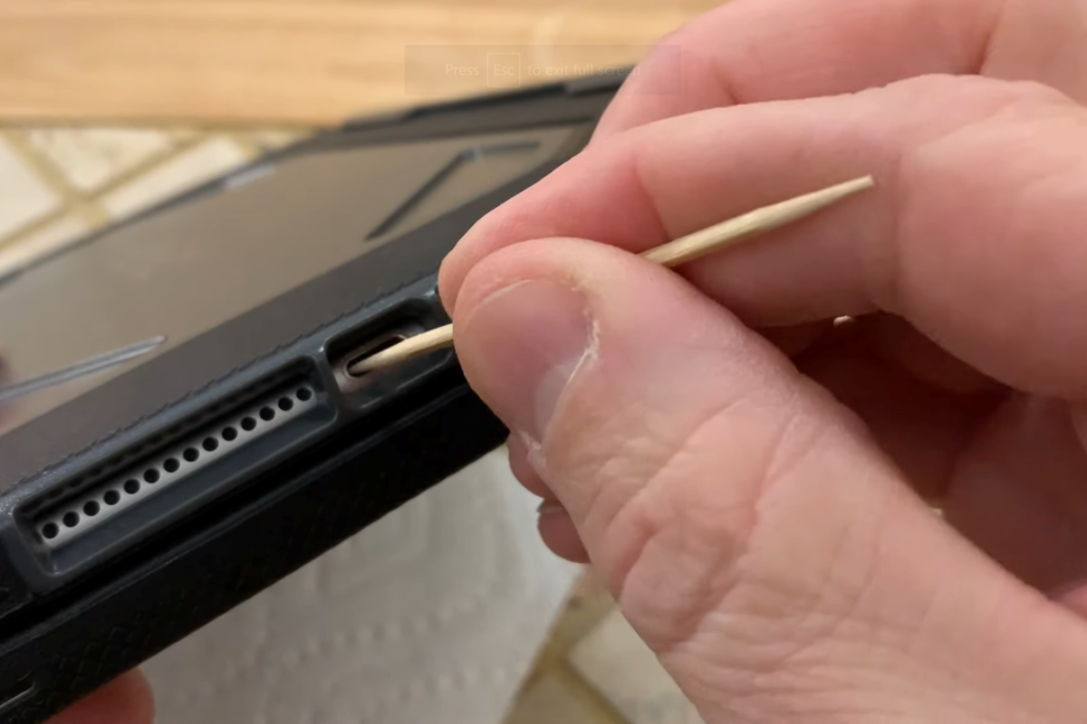 Các cách sửa cổng sạc iPad tại nhà đơn giản, hiệu quả