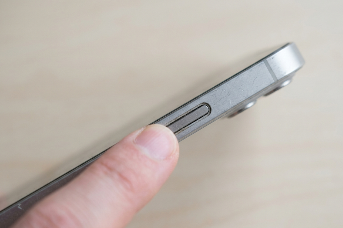 Phím nguồn iPhone bị lún, khó bấm? Nguyên nhân và cách xử lý hiệu quả