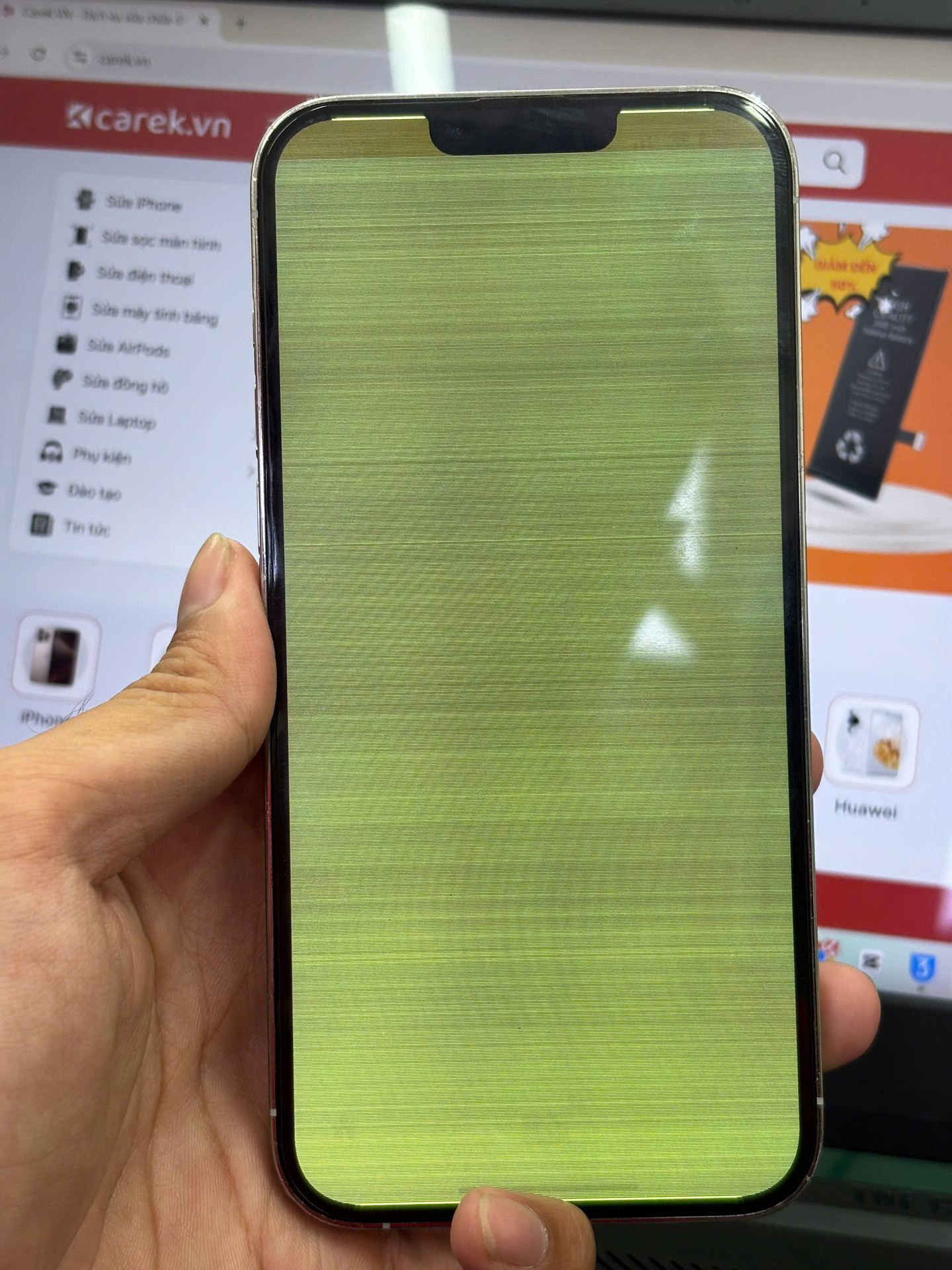 iPhone Bị Xanh Màn Hình Mùa Mưa? Nguyên Nhân & Cách Khắc Phục Hiệu Quả 2025 - Hình 3 iPhone Bị Xanh Màn Hình Mùa Mưa? Nguyên Nhân & Cách Khắc Phục Hiệu Quả 2025 - Hình 3