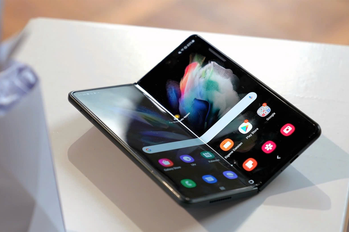 Điện thoại gập bị đen màn, tắt nguồn: Nguyên nhân & Cách xử lý dứt điểm - Hình 2 Điện thoại gập bị đen màn, tắt nguồn: Nguyên nhân & Cách xử lý dứt điểm - Hình 2