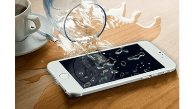 Điện thoại bị vô nước? 5 Bước Cứu Máy Khẩn Cấp Trong 10 Phút Đầu Tiên