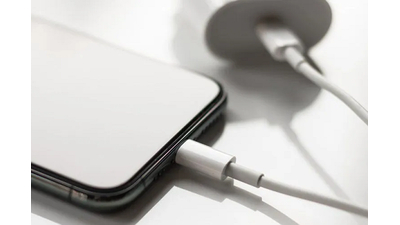 Dùng Sạc Nhanh iPhone: Lợi Hay Hại? Hướng Dẫn Sạc Đúng Cách 2025