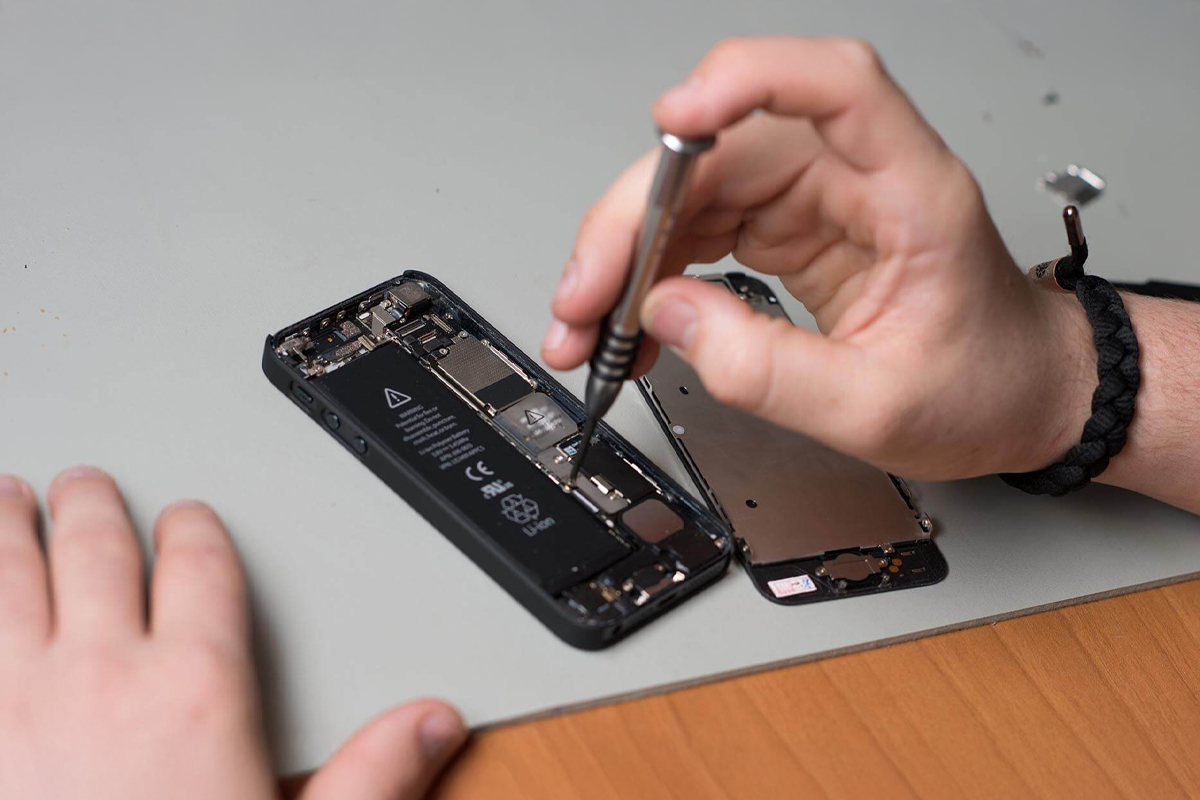 iPhone không nhận sạc 8 Nguyên nhân & Cách khắc phục tại nhà hiệu quả 2025 - Hình 4 iPhone không nhận sạc 8 Nguyên nhân & Cách khắc phục tại nhà hiệu quả 2025 - Hình 4