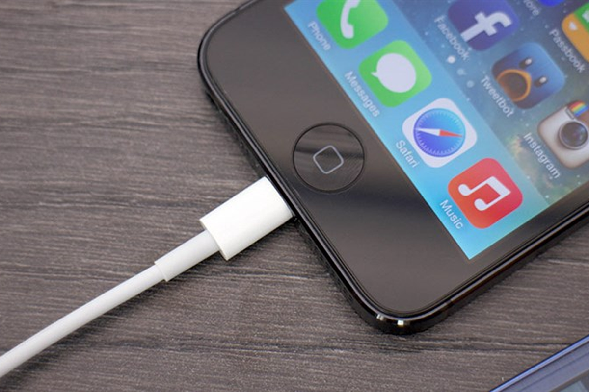 5 Cách Vừa Sạc iPhone Vừa Dùng Mà Không Bị Chai Pin Hiệu Quả Nhất - Hình 3