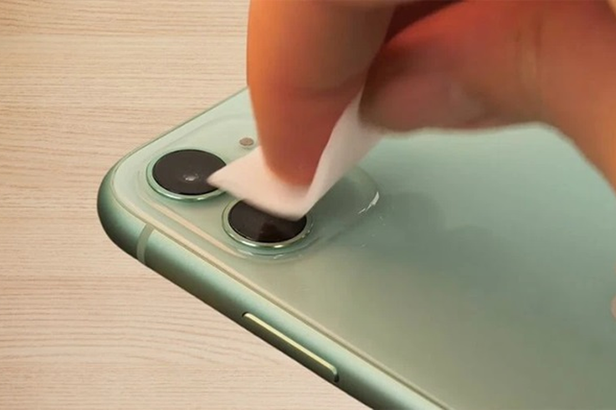 Kiểm tra và vệ sinh "đôi mắt" của iPhone Kiểm tra và vệ sinh "đôi mắt" của iPhone