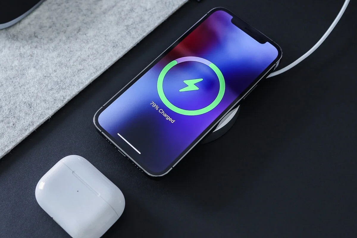 Giải đáp: Sạc không dây iPhone (W tối đa) & Sạc kép cùng lúc? - Hình 2 Giải đáp: Sạc không dây iPhone (W tối đa) & Sạc kép cùng lúc? - Hình 2