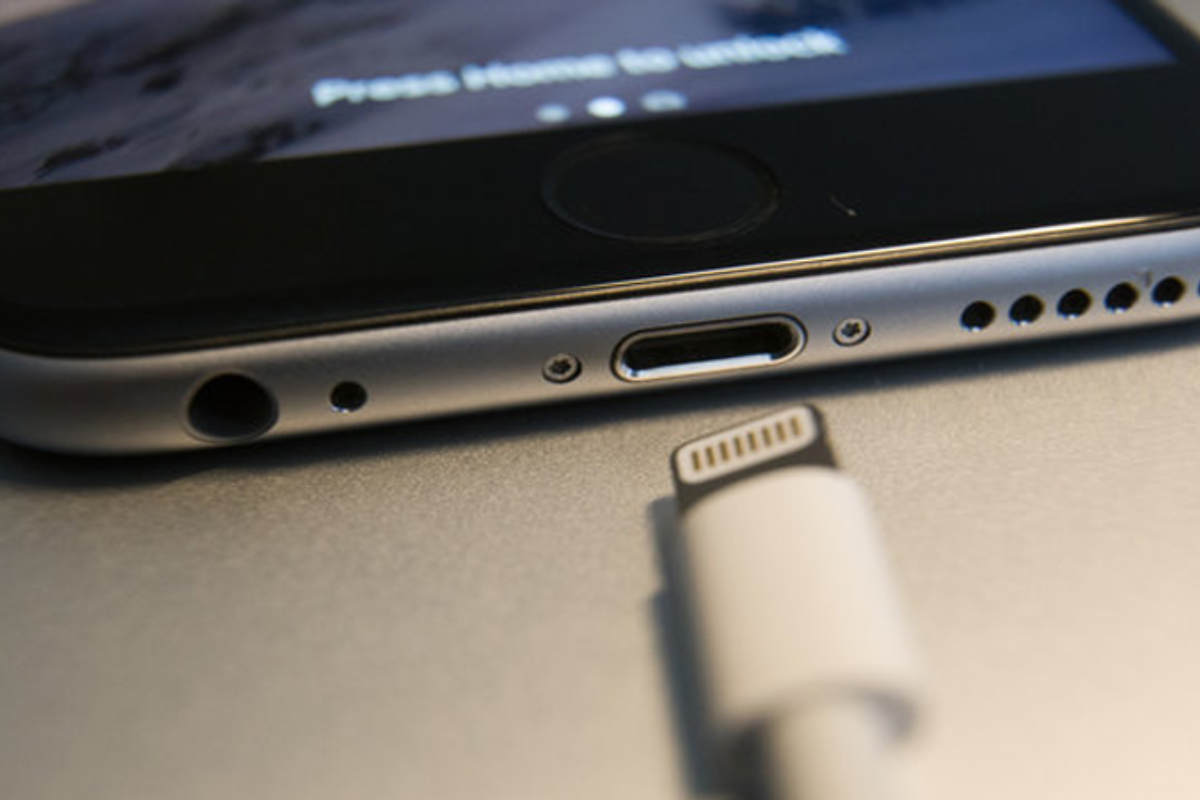 Phân biệt rõ ràng: iPhone sạc không vào pin vs. Sạc chậm