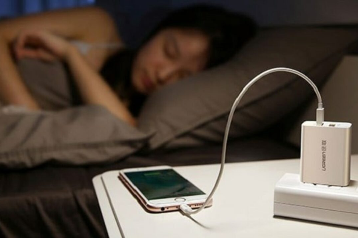 Sạc Điện Thoại Qua Đêm: Có Hại Pin Không? Mẹo Bảo Vệ Pin Cực Đơn Giản