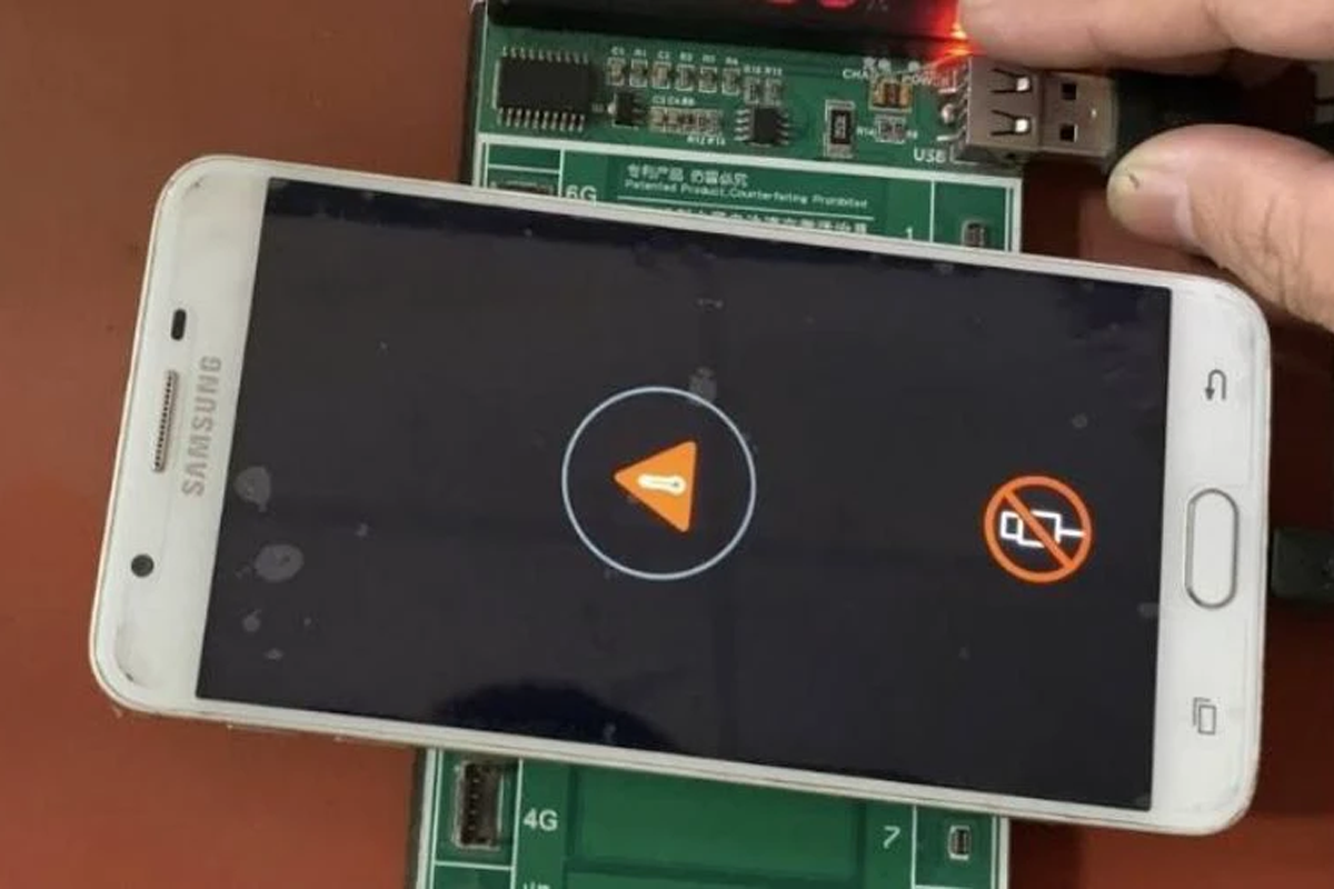 Sạc Pin Hiện Dấu Chấm Than Samsung Là Như Thế Nào? 5 Cách Xử Lý Ngay - Hình 1 Sạc Pin Hiện Dấu Chấm Than Samsung Là Như Thế Nào? 5 Cách Xử Lý Ngay - Hình 1