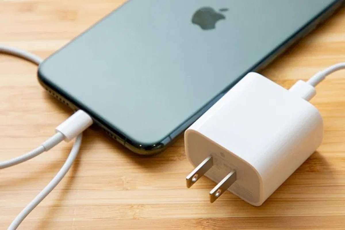 Sự thật: Dùng sạc nhanh có làm iPhone chai pin nhanh hơn không?