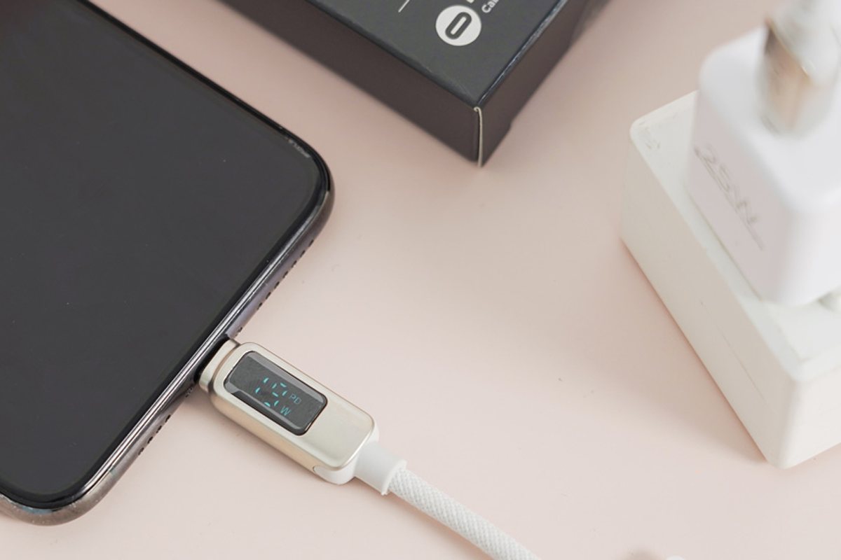 iPhone Sạc Bị Rò Điện, Giật Tê? 5 Nguyên Nhân & Cách Xử Lý An Toàn Ngay - Hình 1 iPhone Sạc Bị Rò Điện, Giật Tê? 5 Nguyên Nhân & Cách Xử Lý An Toàn Ngay - Hình 1