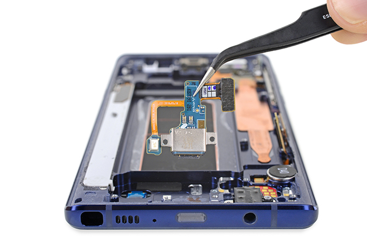 Điện thoại sạc không vào tại sao phải thay màn hình?