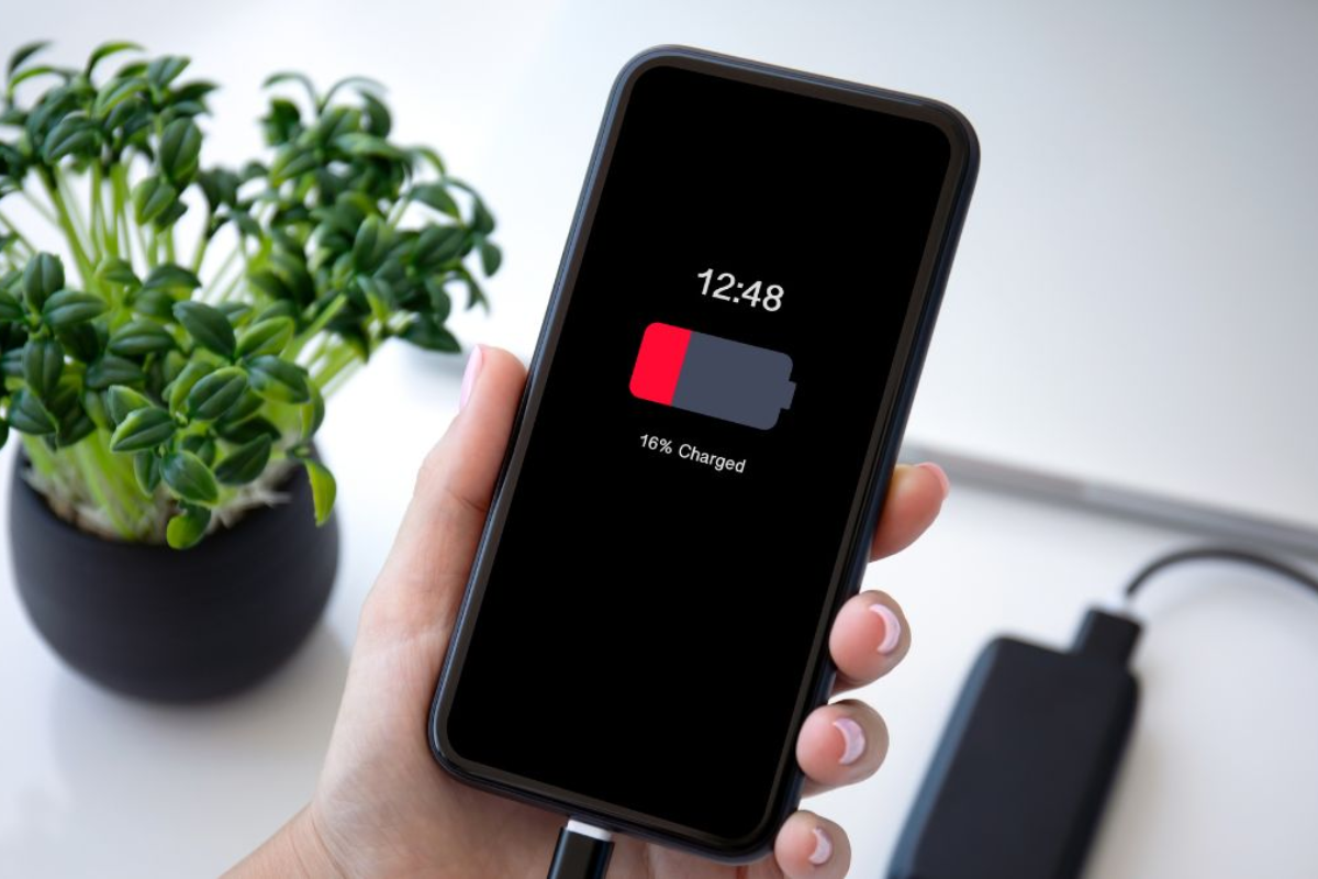 Tình trạng tụt pin nhanh và nóng máy: Nỗi ám ảnh quen thuộc sau mỗi lần cập nhật
