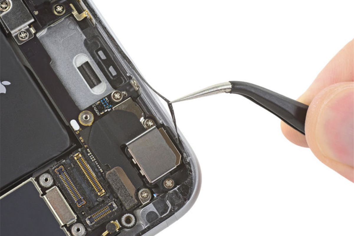 Trả lời thật lòng: Thay pin có mất kháng nước hay không?