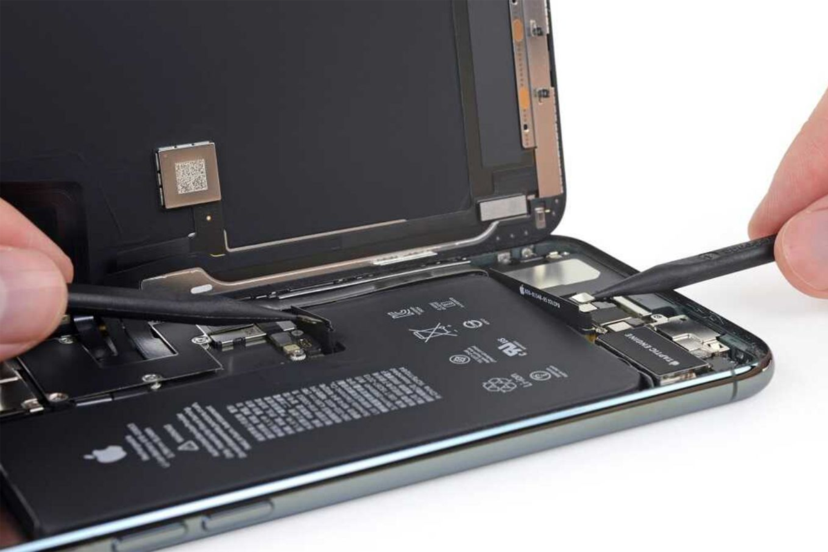 Có Nên Thay Pin iPhone Dung Lượng Cao? Sự Thật & Rủi Ro Bạn Cần Biết - Hình 4 Có Nên Thay Pin iPhone Dung Lượng Cao? Sự Thật & Rủi Ro Bạn Cần Biết - Hình 4